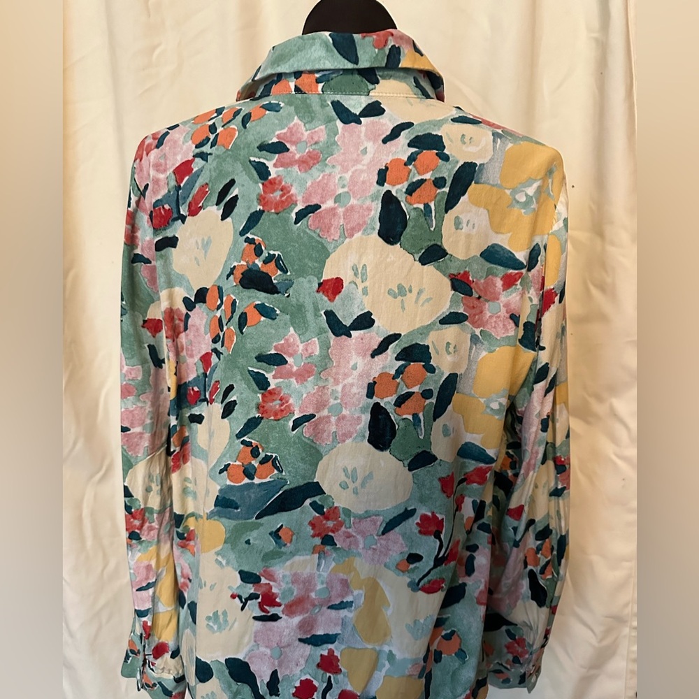 Floral button up - Picture 2 of 3